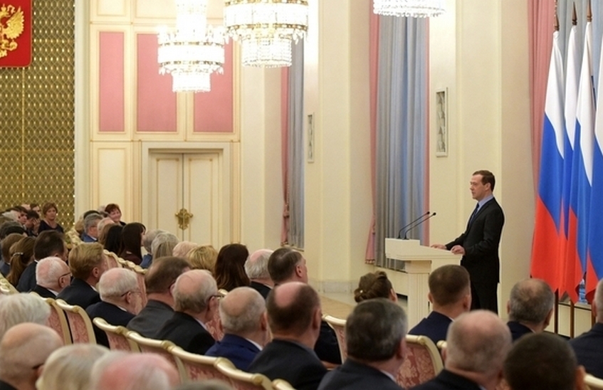 Премьер-министр Дмитрий Медведев вручил премии в области науки и техники сотрудникам ВНИИЭФ
