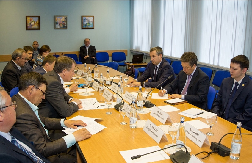ВНИИЭФ и «Татнефть» обсудили планы реализации пилотного проекта в сфере цифровой экономики для нефтяников Татарстана