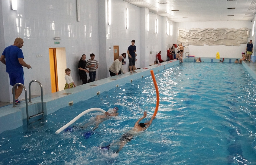 В Молодёжном центре прошли городские соревнования «Веселые старты на воде»
