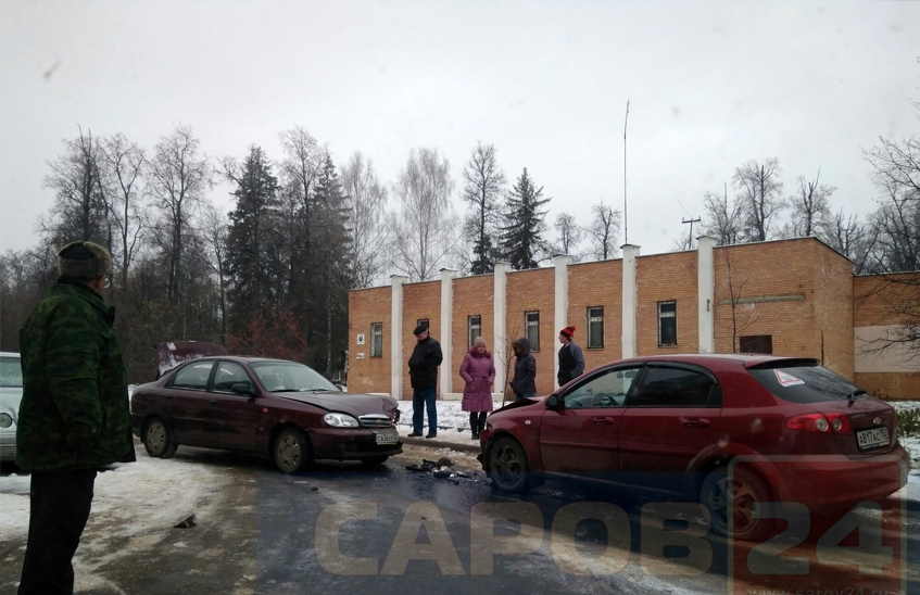 Два автомобиля "Шевроле" столкнулись на улице Давиденко