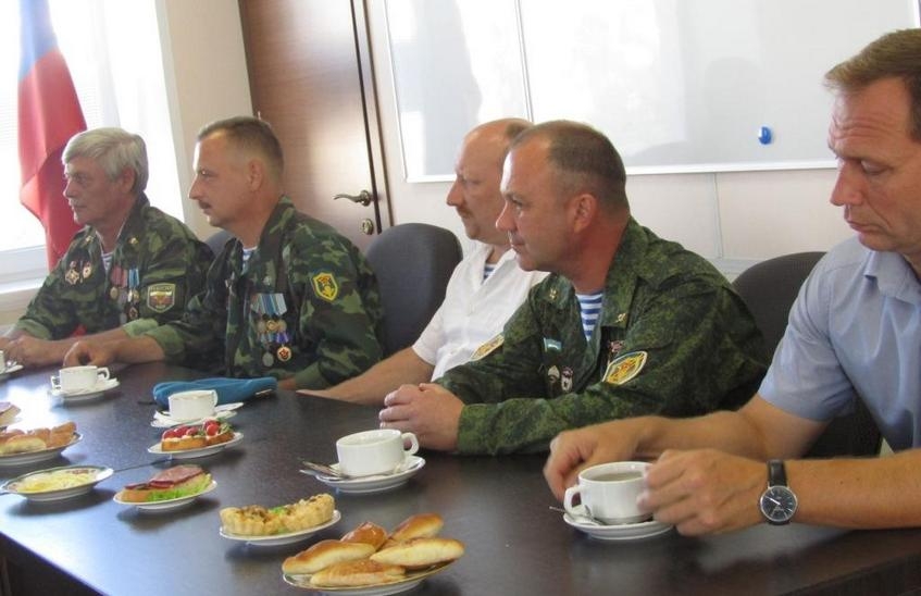 Саровские десантники встретились с главой администрации