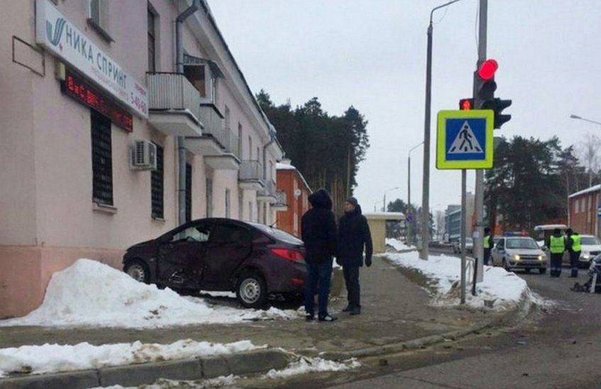 Два водителя пострадали в ДТП на улице Зернова 11 февраля
