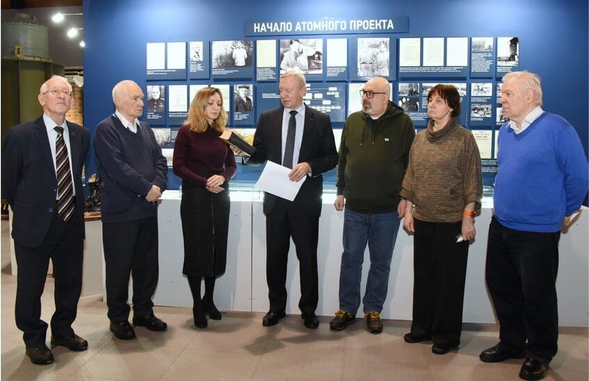 Книга из библиотеки Юрия Трутнева пополнила экспозицию Музея ядерного оружия