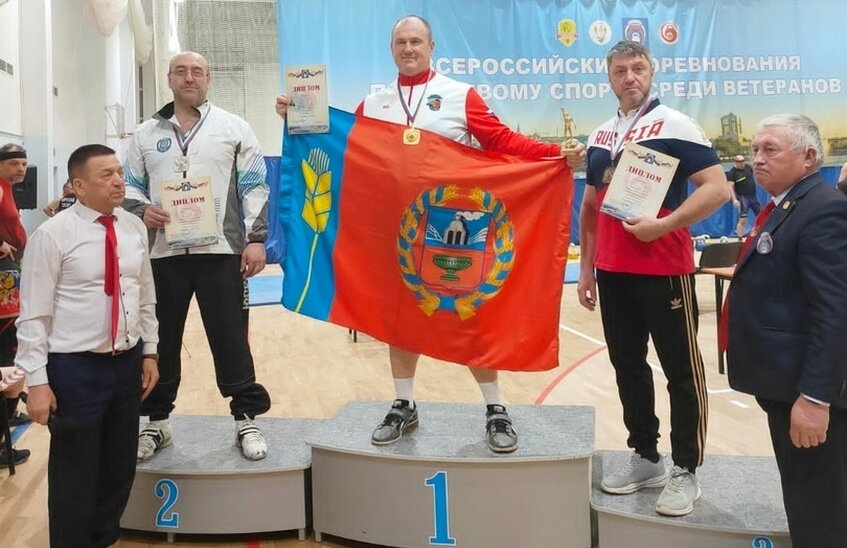 Андрей Беляев выиграл бронзу всероссийских соревнований по гиревому спорту среди ветеранов