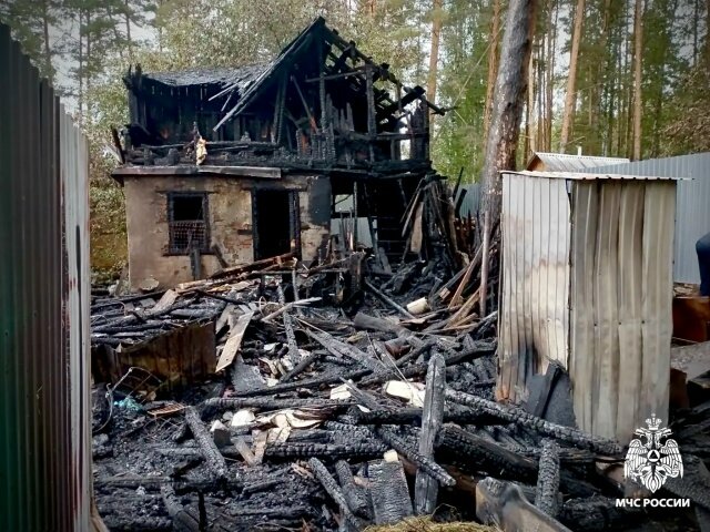 В СНТ «Авангард - Кремешки» сгорел садовый дом