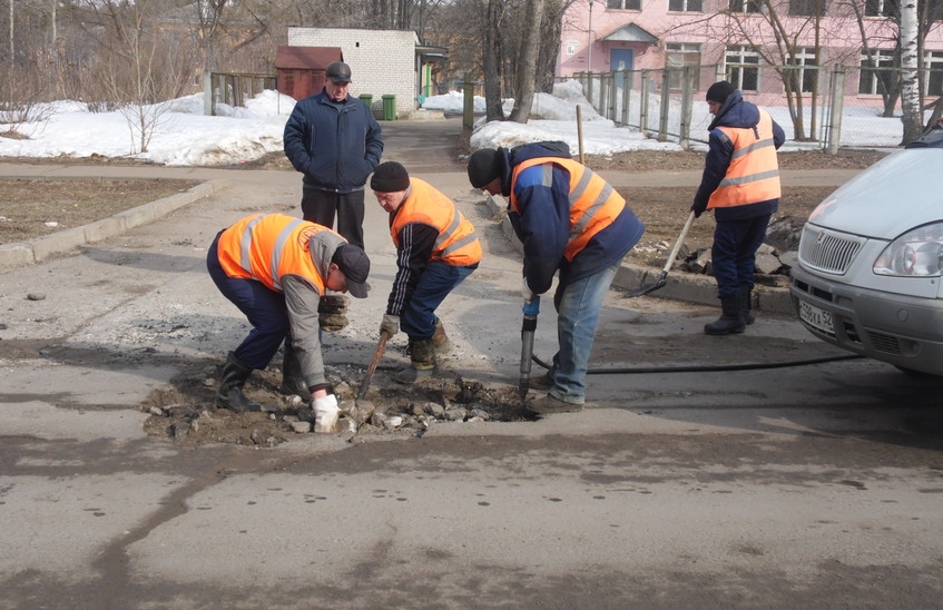 По оценке Алексея Голубева, специалисты справляются с задачей по поддержанию дорог в удовлетворительном состоянии