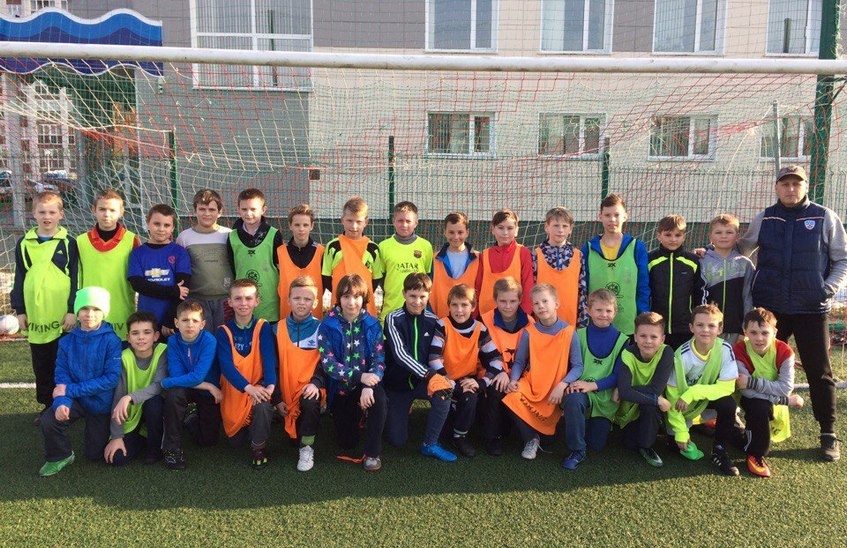 Юные футболисты из Сарова одержали первые две победы на турнире в Выксе
