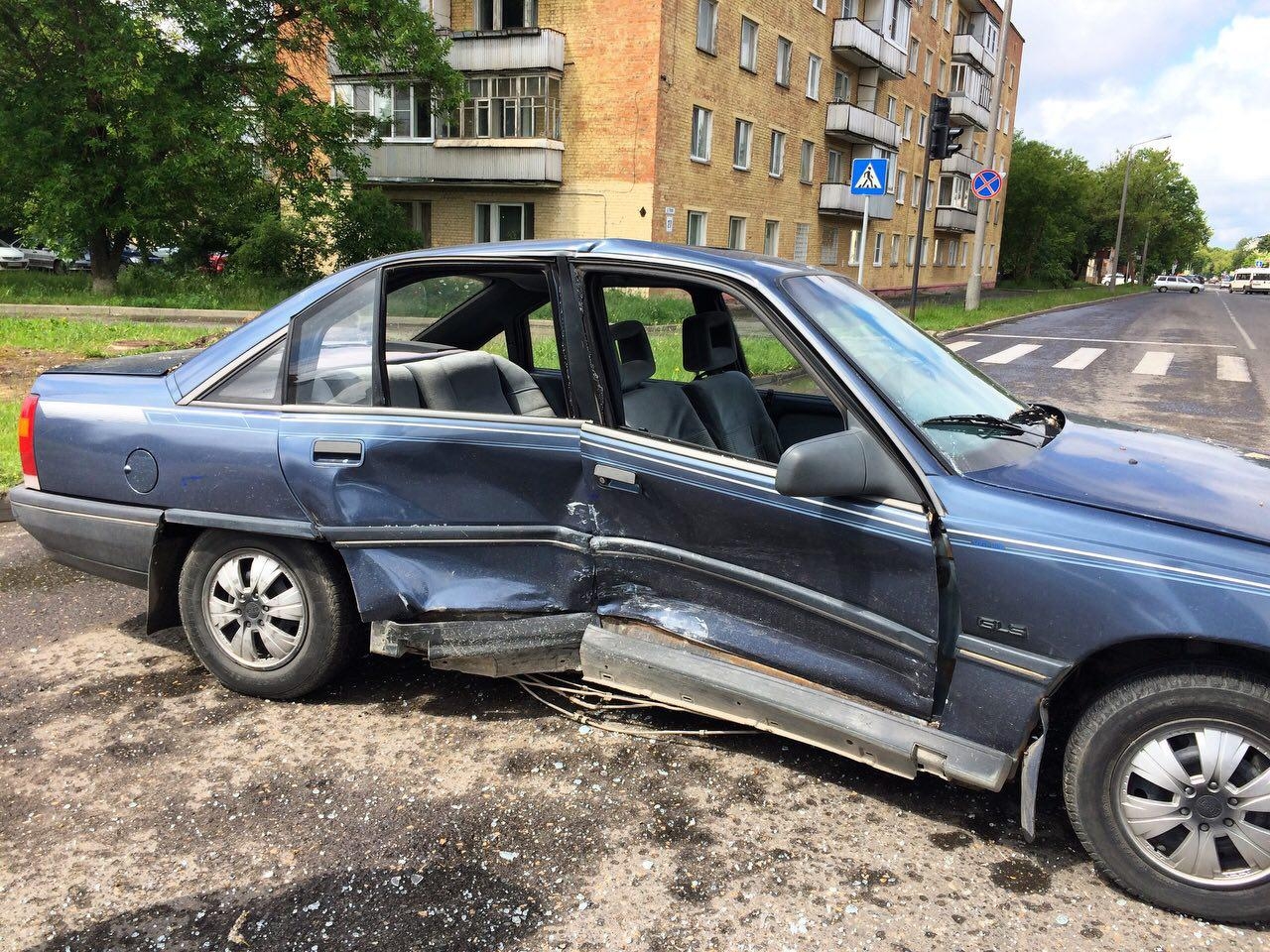 Последствия ДТП на перекрестке улиц Силкина и Чапаева