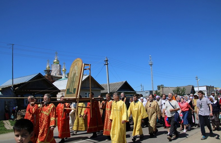 Около трехсот человек отметили престольный праздник крестных ходом в Дивееве