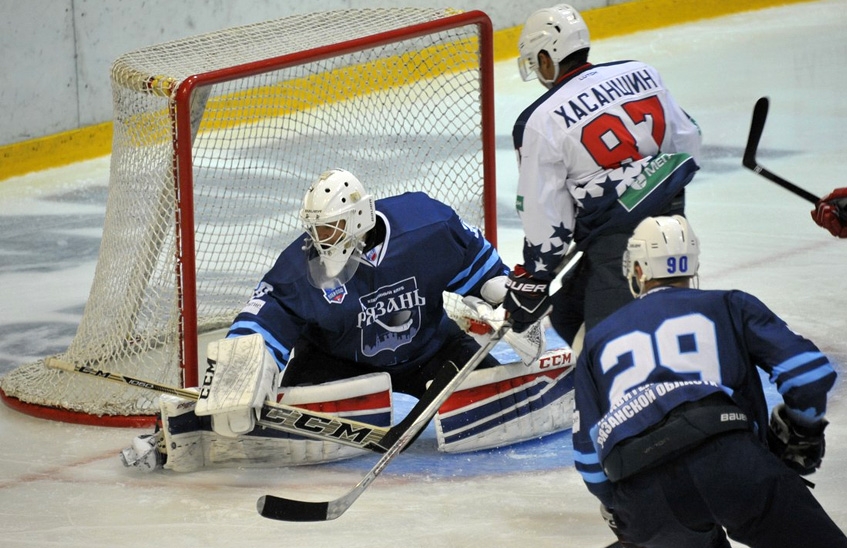 Саровчане возглавили турнирную таблицу соревнований на призы Федерации хоккея Рязанской области
