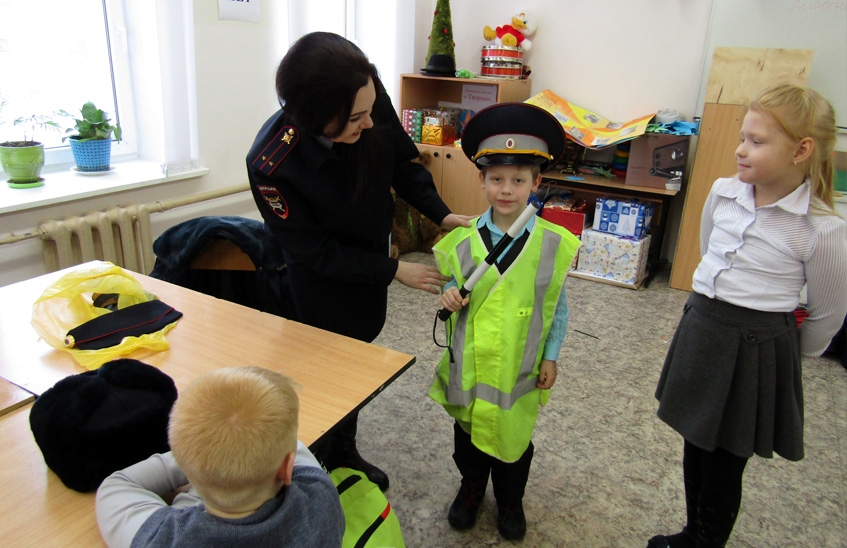 Cаровские школьники познакомились с профессией сотрудника ГИБДД