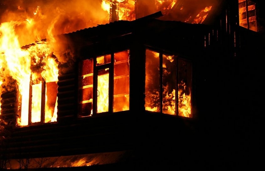 В доме на улице Димитрова произошел пожар площадью 100 кв. м