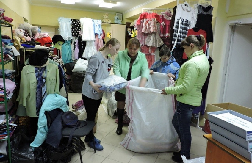 Волонтеры центра "Радость моя" погрузили и отправили 2200 кг гуманитарной помощи жителям Луганска