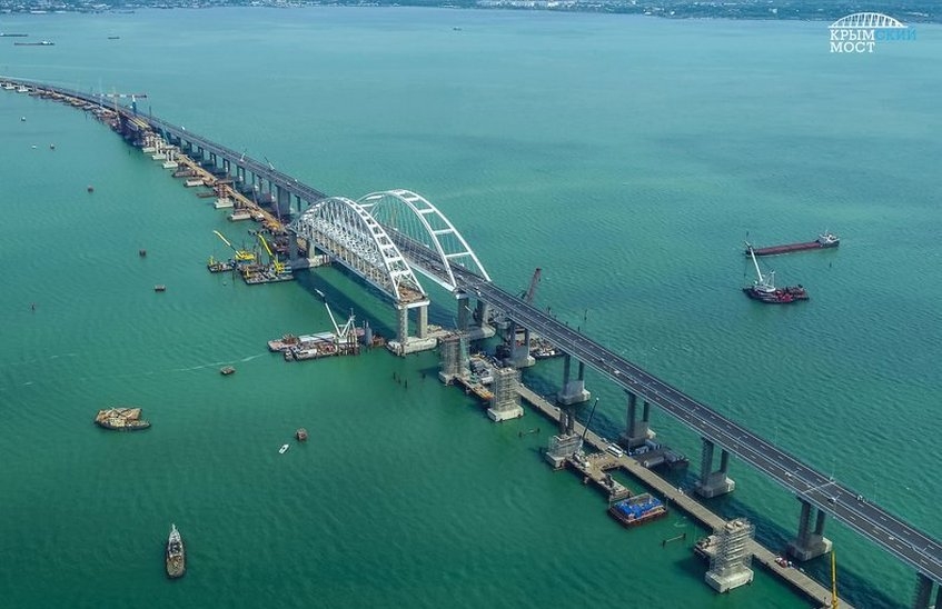 Крымский мост откроется для легковых автомобилей 16 мая
