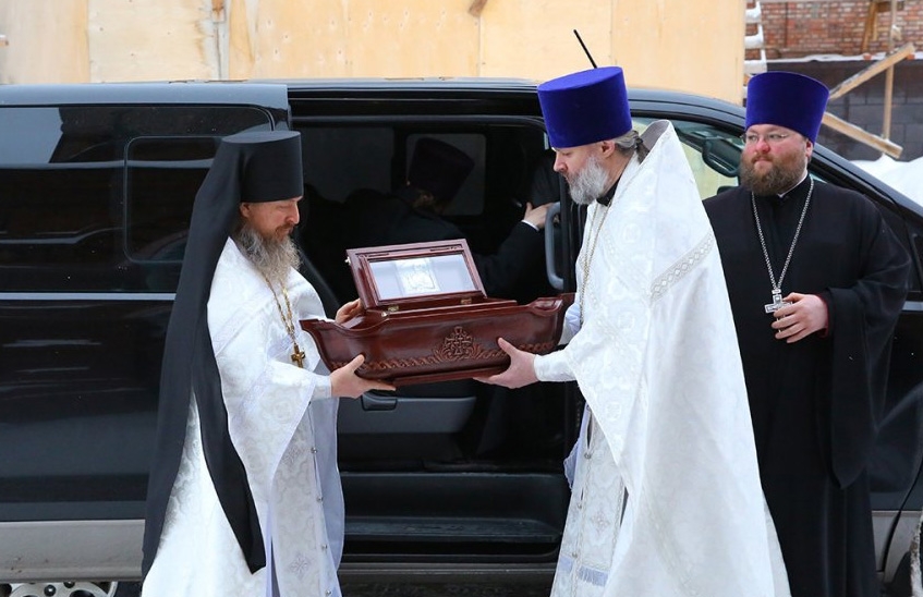 Ковчег с частицей мощей святого праведного Феодора Ушакова встретили в Сарове (ВИДЕО)