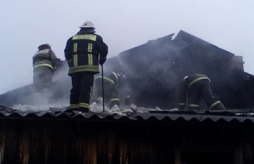В Сатисе горел шестиквартирный жилой дом