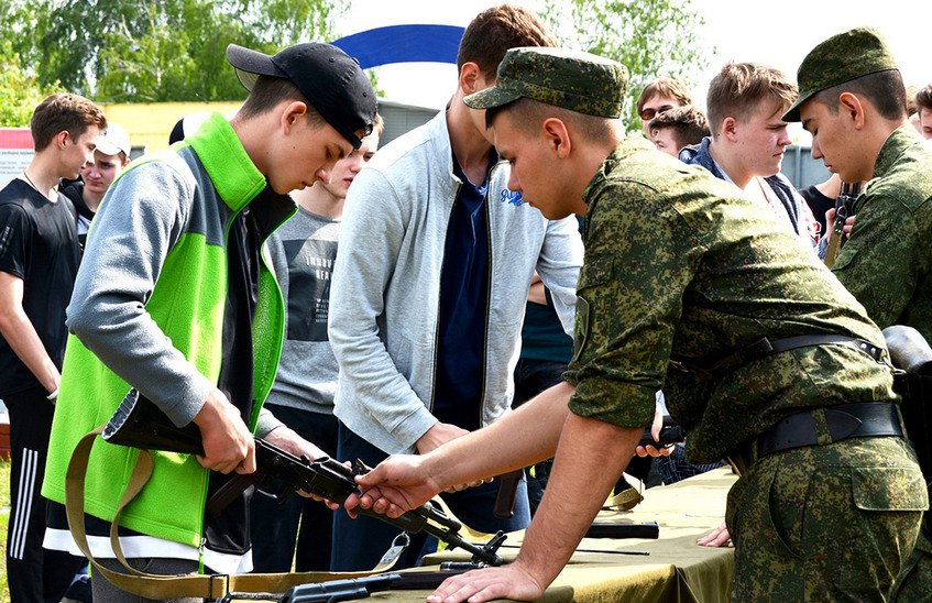 Десятиклассники Сарова прошли учебные военные сборы