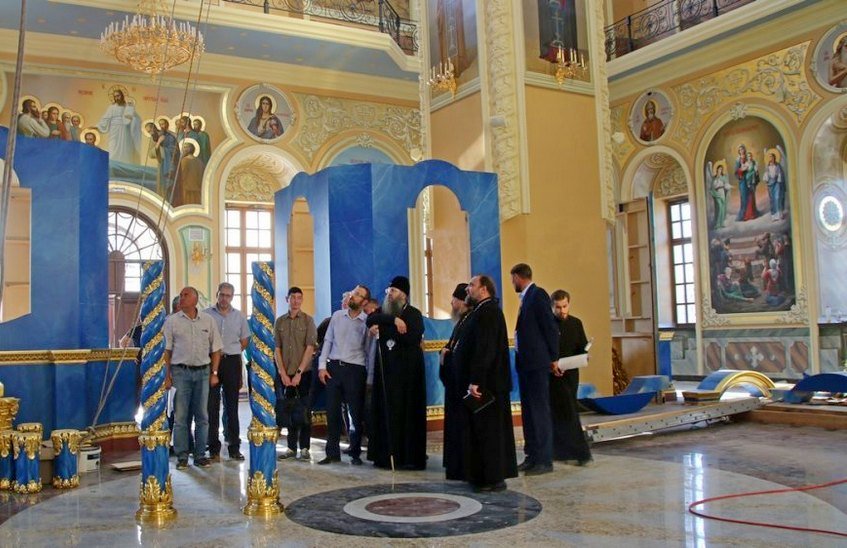 Сборка иконостаса завершается в Успенском соборе