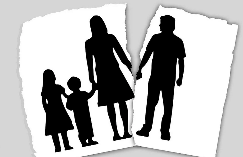Поправки в Семейный кодекс обязали родителей обеспечивать детей жильем после развода