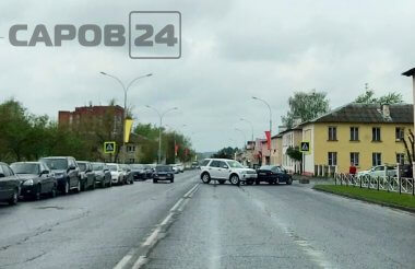 Land Rover и Opel столкнулись на улице Зернова