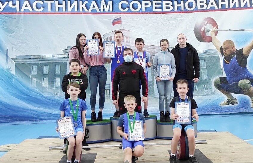 Саровчане выиграли чемпионат области по тяжелой атлетике