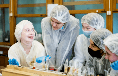 Михаил Халявин выиграл российскую олимпиаду юных фармацевтов