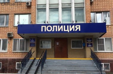 Молодой мужчина сломал палец саровчанке на улице Московской
