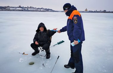 МЧС напоминает о завершении сезона зимней рыбалки