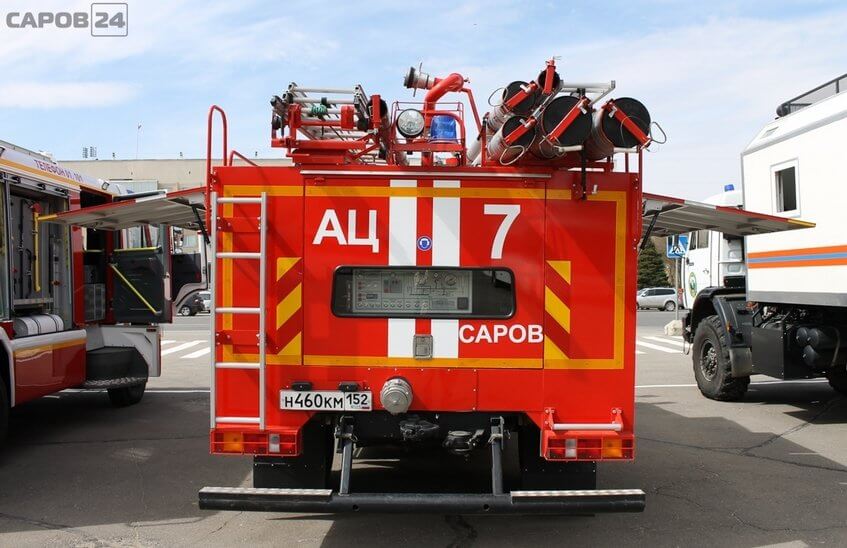 Пожарные тушили в первый день лета валежник и сухостой за КПП № 1