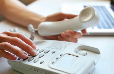 Психологическая помощь по телефону доступна для детей и взрослых