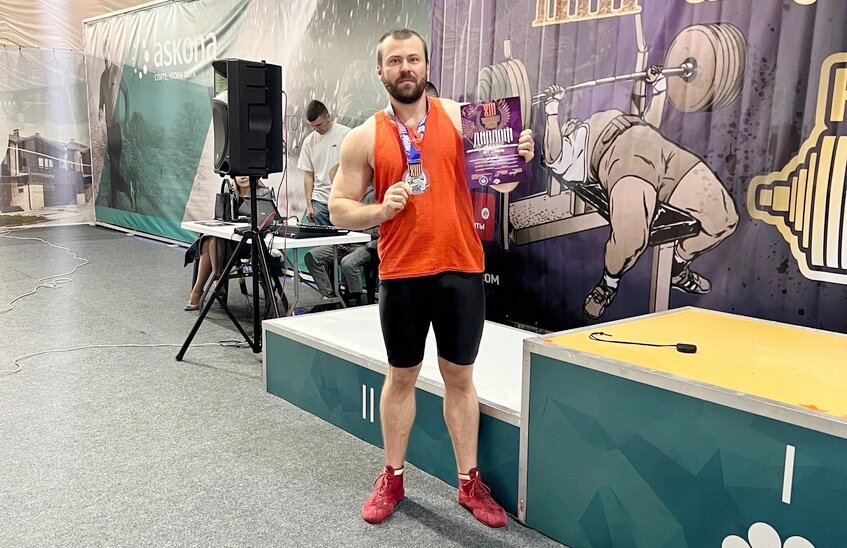 Евгений Марагин выиграл серебро элитного жимового марафона
