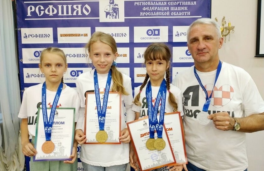 Юные саровчанки завоевали пять медалей на всероссийском турнире по шашкам
