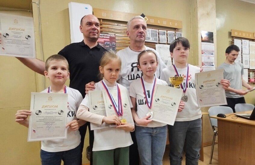 Саровские шашисты выиграли турнир в областной столице