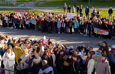 Юные саровчане отмечают День пионерии