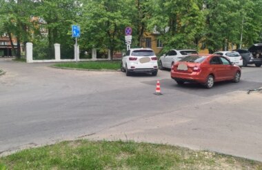 Мальчик на самокате попал под машину