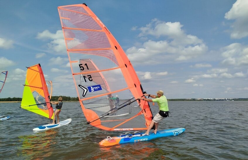 Саровчане разыграли награды соревнований по виндсерфингу в Выксе
