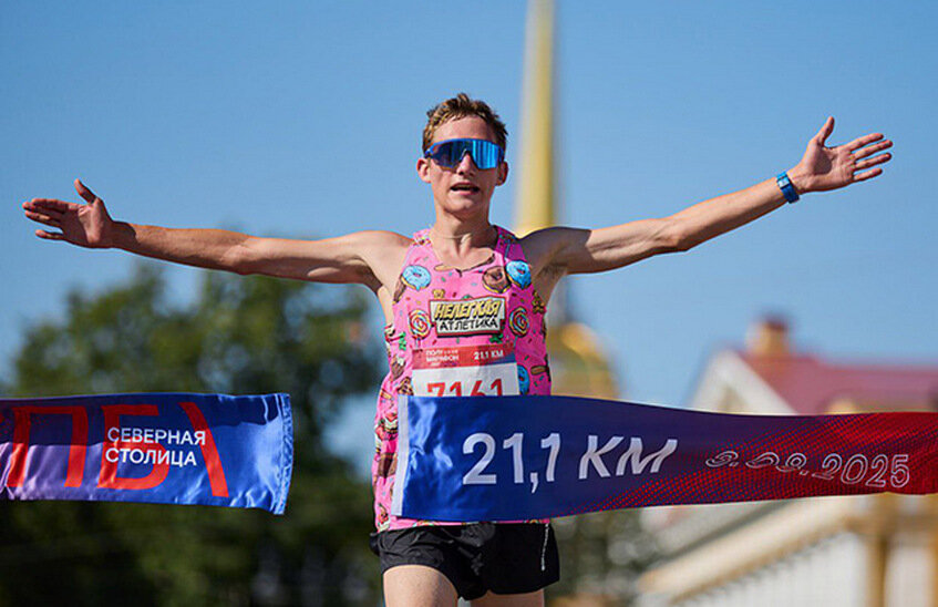 Сергей Шаров выиграл полумарафон «Северная столица» (ВИДЕО)