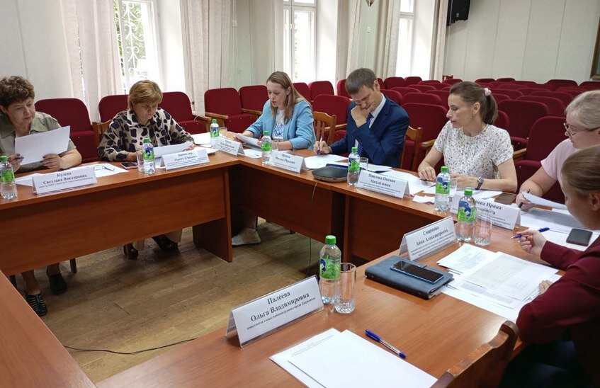 42 школьника получат именные стипендии региона в новом учебном году