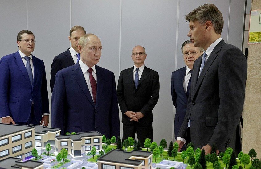 Президент Владимир Путин посетил Саров