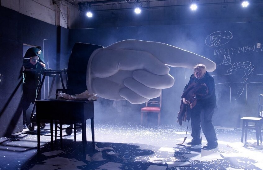 Спектакль «Петрополь. Часть I. Шинель» победил на фестивале «СВОЙ-2025» в Екатеринбурге