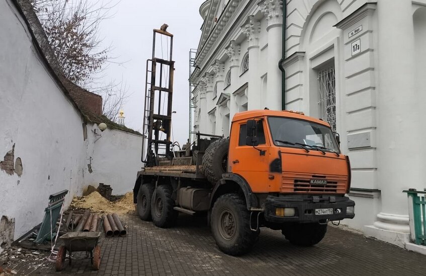 Геологические изыскания проходят у северо-восточной башни Саровского монастыря