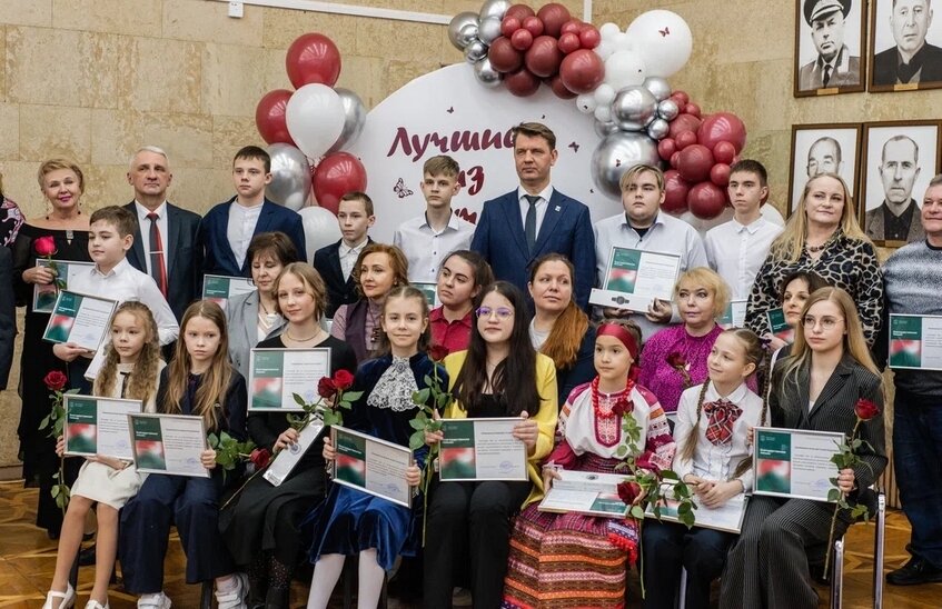 Юные талантливые саровчане получили награды