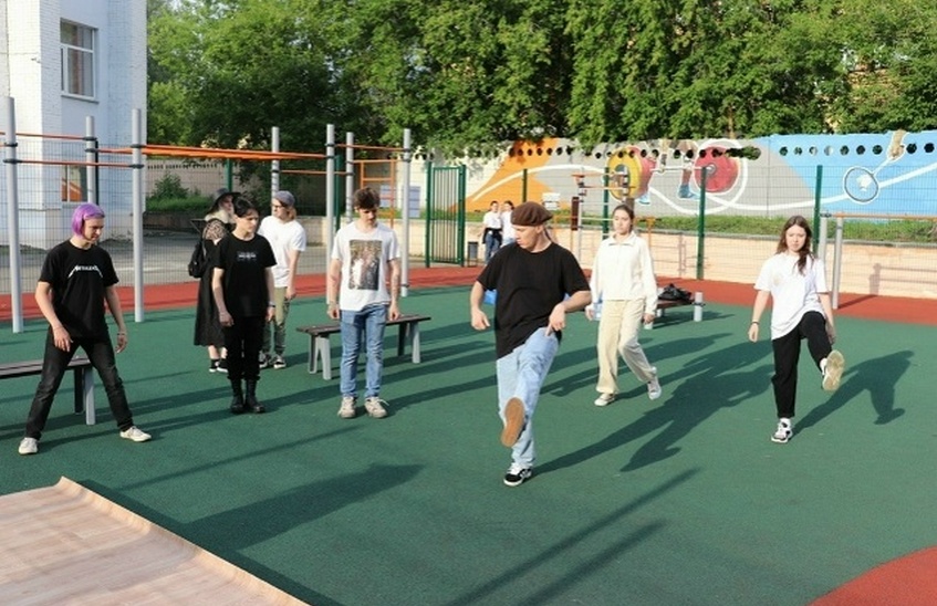 Уличная спортивная площадка заработала в Молодежном центре