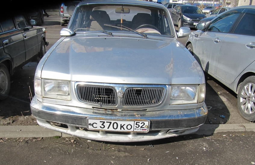 ДГХ разыскивает владельца стоящей на Московской, 30 «Волги»