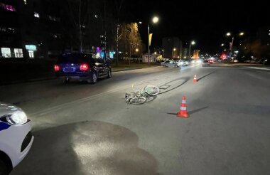 Велосипедист попал под колеса автомобиля на Московской