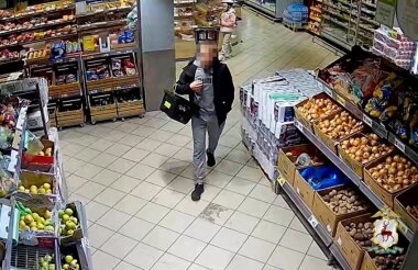 Мужчина вынес из магазинов кофе и сладости на 11 тысяч рублей