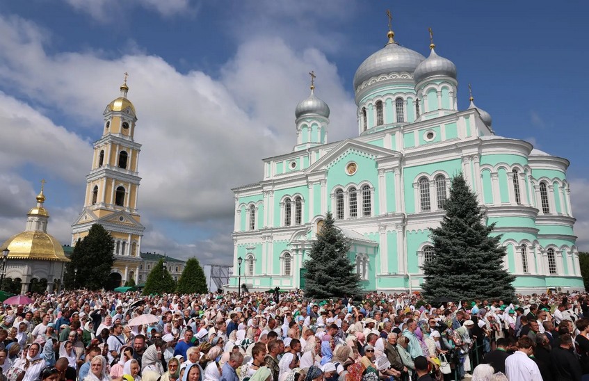 7,5 тысяч верующих собрались в Дивееве на патриаршее богослужение