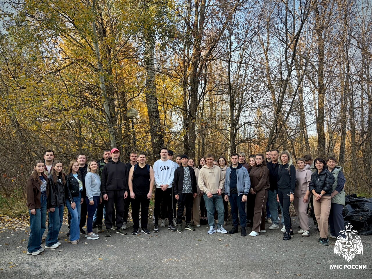Саровские спасатели вышли на субботник