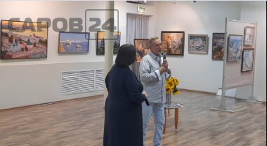 В Художественной галерее прошла творческая встреча с автором выставки «Красота и радость жизни» Алексеем Гариным